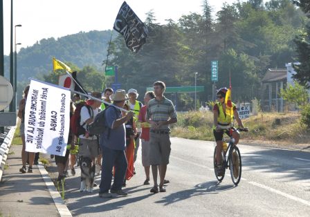 2012-08-18_CAN84_Marche-pour-la-Vie_sur-la-route_libre-de-droit_Wolakota.jpg