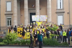 2018-05-17_proces-antinucleaires-Greenpeace_200-manifestants-devant-tribunal_Privas_relaxe.jpg