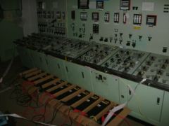 2011_TEPCO_salle-commande-batterie-secours.jpg